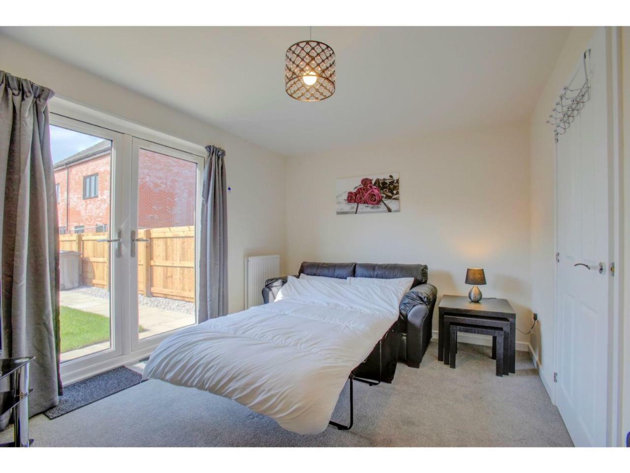Newly Built, Splendid House For 5 In Manchester! Eksteriør billede
