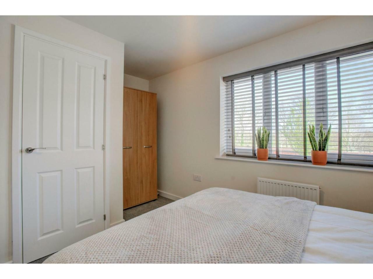 Newly Built, Splendid House For 5 In Manchester! Eksteriør billede