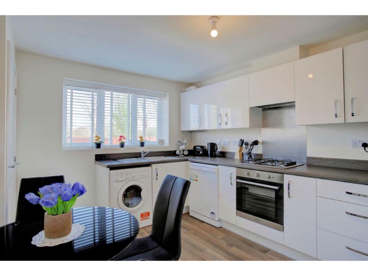 Newly Built, Splendid House For 5 In Manchester! Eksteriør billede